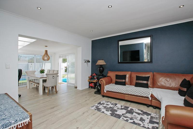 3 Bedroom Property for Sale in Sunningdale Western Cape